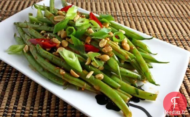 Haricots Verts À La Sauce Épicée Aux Arachides