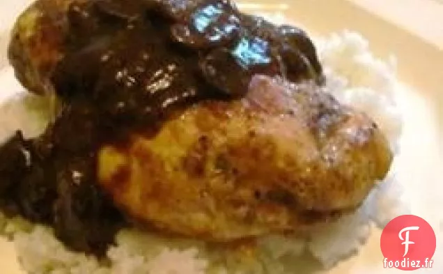 Marsala De Poulet Sur Riz Blanc