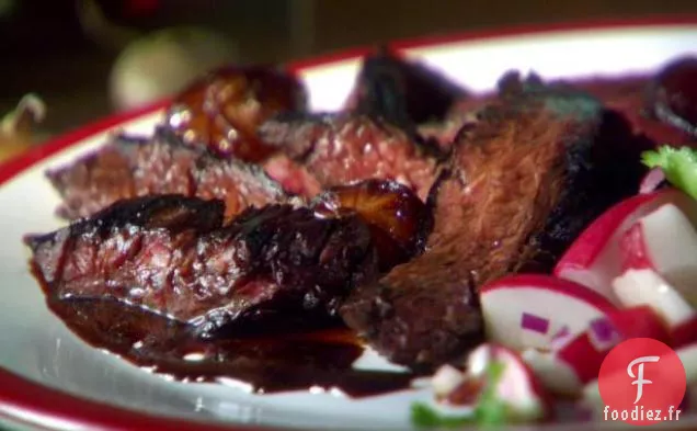 Steak au Vin Rouge et à la Grenade avec Oignons Cipollini