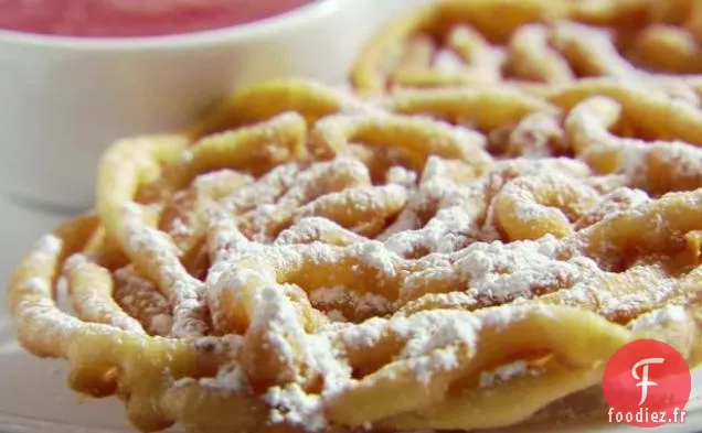 Gâteaux en Entonnoir à la Sauce aux Fraises
