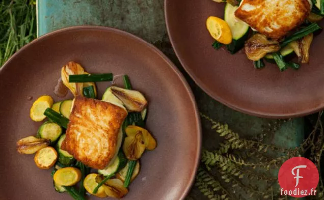 Flétan Sauté À L'Oignon De Printemps Et À La Courge D'Été
