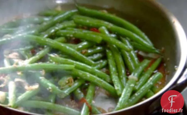 Haricots Verts sautés au Soja, Échalotes, Gingembre, Ail et Chili