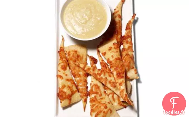 Trempette Asiago À L'Ail Rôti Avec Des Craquelins Au Fromage