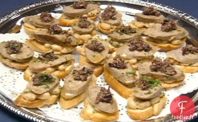 Crostini de Chevreuil et Haricots Blancs avec Tapenade d'Olives Noires