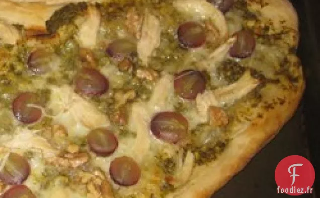 Pizza au Pesto aux Raisins, au Poulet et aux Noix