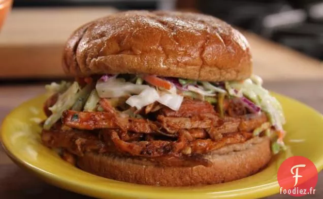 Sandwich Sucré et Épicé au Porc et à la salade de chou de Bobby