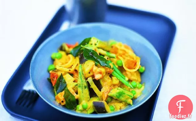 Curry de Légumes du Sud de l'Inde avec des Feuilles de Curry
