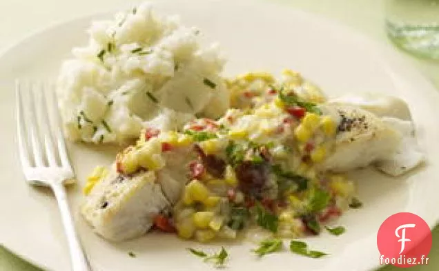 Flétan Avec Sauce À La Chaudrée De Maïs Et Crème Sure Et Purée De Ciboulette