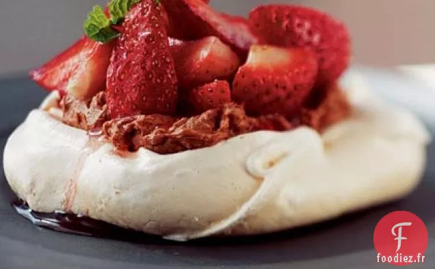 Meringues aux Fraises Fraîches et Mascarpone au Chocolat