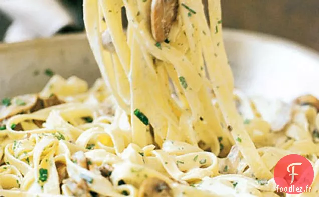 Fettuccine aux Champignons, Estragon et Sauce au Fromage de Chèvre