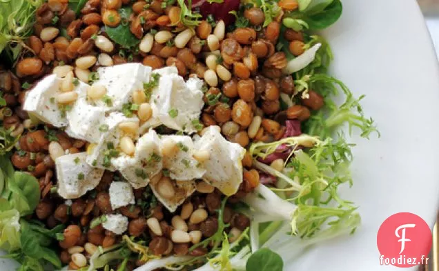 Fromage De Chèvre, Lentilles Et Feuilles Mélangées