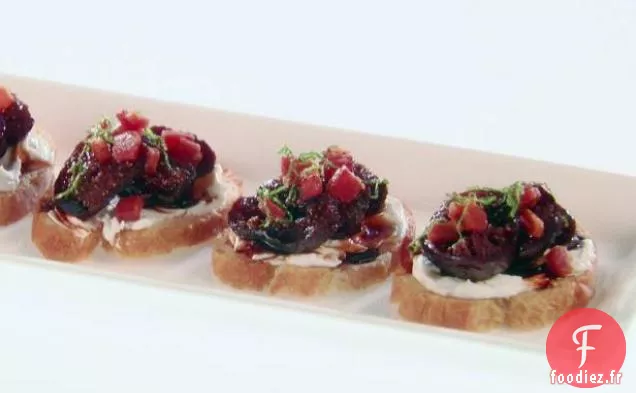 Crostini aux Figues Pochées et Fromage de Chèvre
