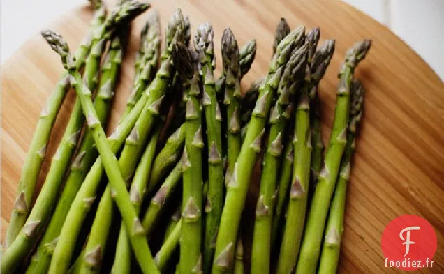 Salade D'Asperges Chaudes Au Basilic + Pistou À La Menthe