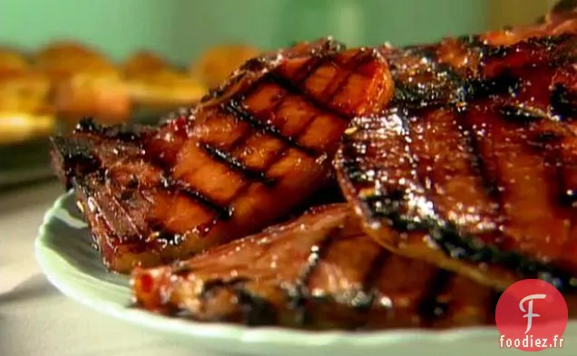 Côtelettes de Porc Fumées Grillées avec Glaçage Aigre-Doux