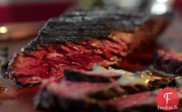 Steak de Suspension Grillé avec Sauce au Poivre Vert à l'Eau de Vie
