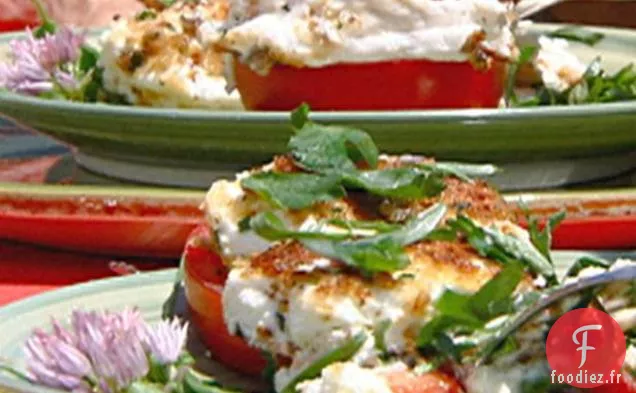 Steak de Tomates au Fromage de Chèvre Cuit au Four et Salade d'Herbes