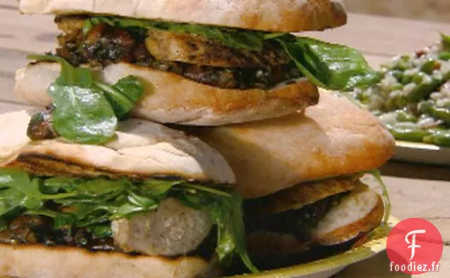 Sandwich au Poulet Grillé avec Vinaigrette aux Champignons Grillés