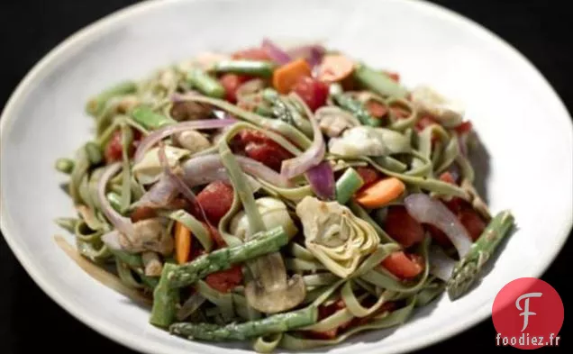 Fettuccine aux Épinards avec Légumes Sautés, Cœurs d'Artichauts et Mozzarella Râpée