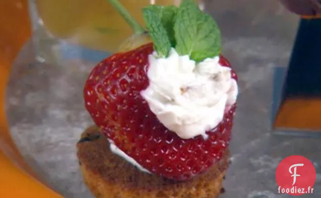 Fraise à Longue Tige Farcie au Fromage de Chèvre Violet Haze