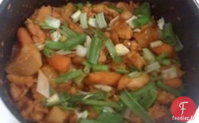 Poulet et Pomme de Terre Épicés Coréens (Tak Toritang)