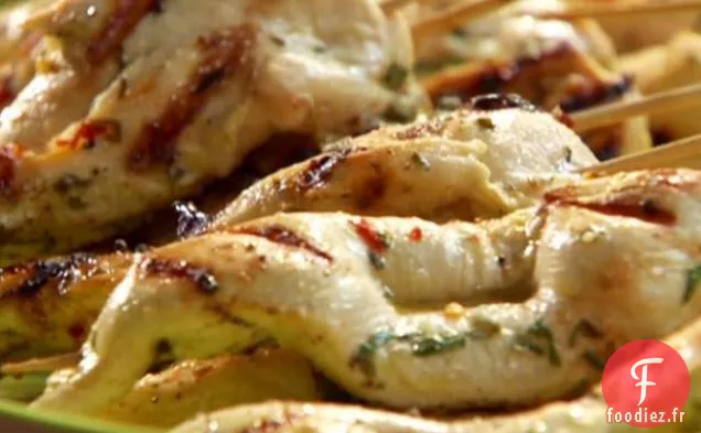 Bâtonnets de Souvlaki de Poulet avec Trempette au Yogourt