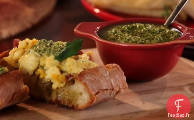 Œufs brouillés de Calabre avec Bruschetta au Pesto de Jalapeno