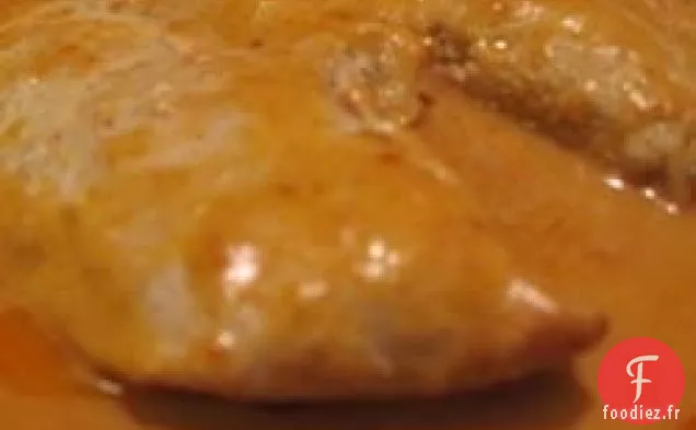 Poitrines de Poulet dans une Sauce à la Crème Sure et au Vin