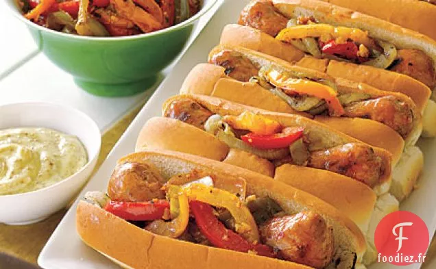 Saucisses Grillées avec Compote de Poivrons Mélangés