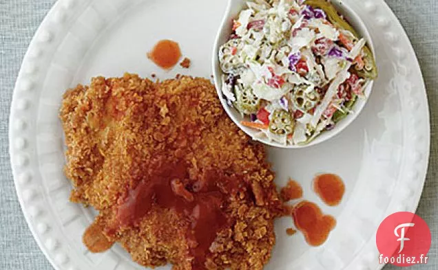 Poulet Frit à la Sauce Piquante avec Salade de Gombo Marinée