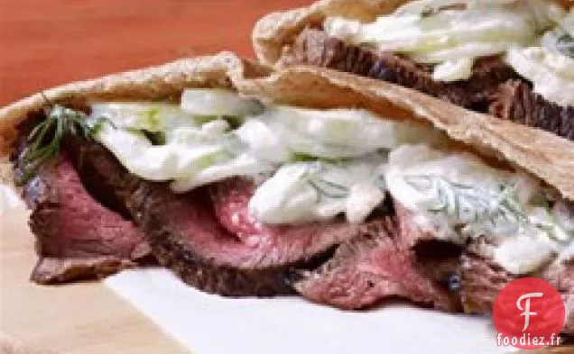 Steak Grillé avec Salade Tzatziki