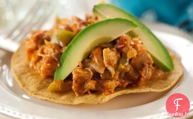Tostadas de Poulet Épicé Râpé (Tinga)