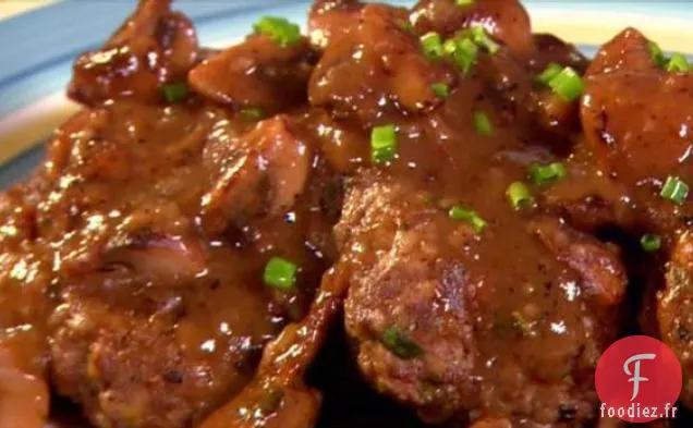 Steak Haché et Sauce aux Oignons aux Champignons