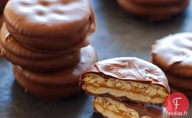 Sandwichs Ritz Au Beurre d'Arachide Enrobés de Chocolat