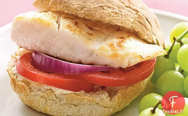Sandwichs au Flétan avec Sauce Tartare Épicée
