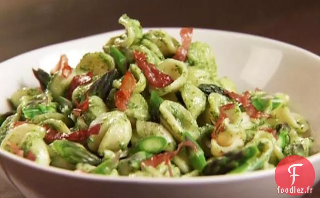 Pâtes au Pesto aux Épinards et à la Ricotta avec Prosciutto Croustillant et Asperges