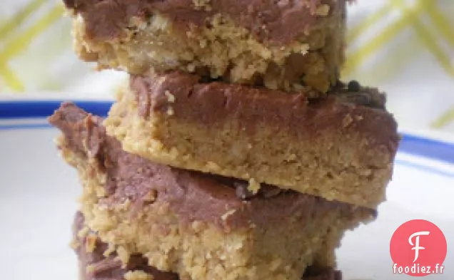 Le Caramel Au Beurre D'Arachide S'Effrite Avec De La Crème Au Beurre Au Chocolat Fondu
