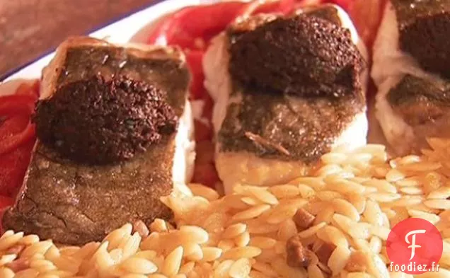 Flétan Rôti au Four avec Tapenade d'Olives Noires sur Poivrons Rouges Rôtis (Colza Asado con Tapenada Negra Y Pimientos Morrones)