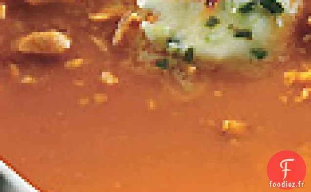 Soupe Carotte-Gingembre au Beurre de Chili et Cacahuètes Grillées