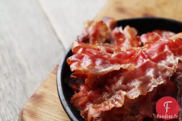 Crostini de Pancetta Grillée à la Marmelade d'Oignons Rouges