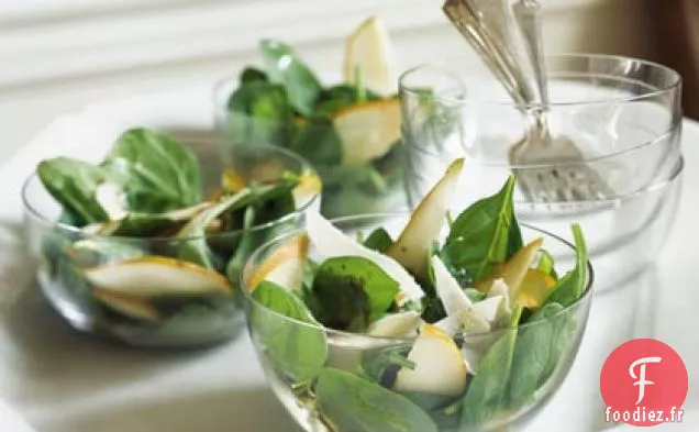Salade d'Épinards et de Poires à la Vinaigrette à la Moutarde