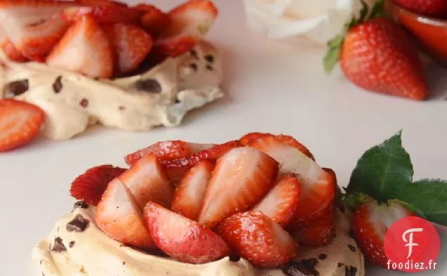 Meringues aux Pépites de Chocolat et Fraises