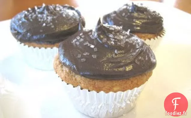 Cupcakes Au Beurre D'Arachide À La Banane Et Crème Au Beurre Au Chocolat Noir