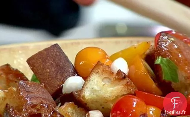 Salade de Croûtons à la Tomate et à l'Ail