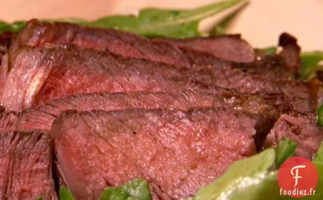 Entrecôte Grillée avec Salade de Tomates et Roquette