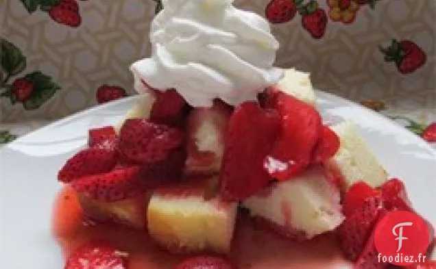 Gâteaux Courts aux Fraises Coupés Courts