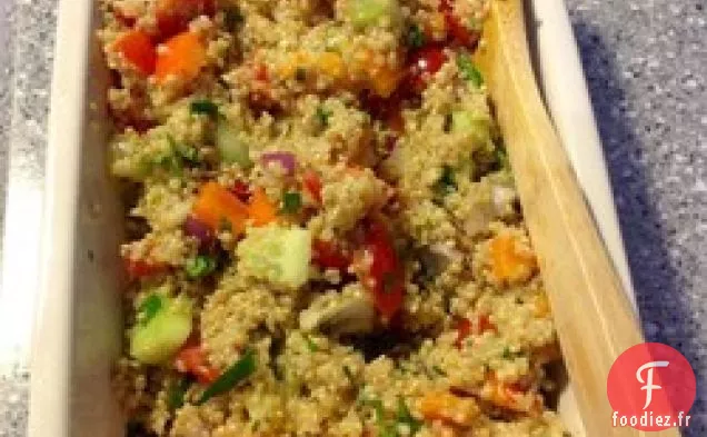 Salade de Légumes au Quinoa et Vinaigrette Piquante