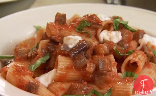 Rigatoni aux Aubergines Crémeuses et à la Mozzarella