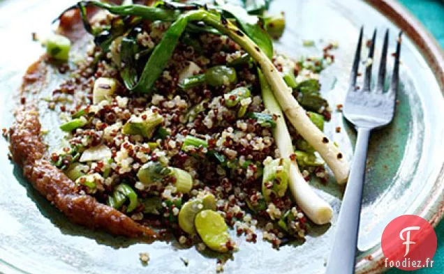 Salade de Quinoa avec Oignons Verts Grillés, Favas et Dattes