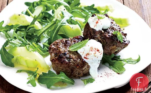 Mini Pains de Viande à la Grecque avec Salade de Roquette