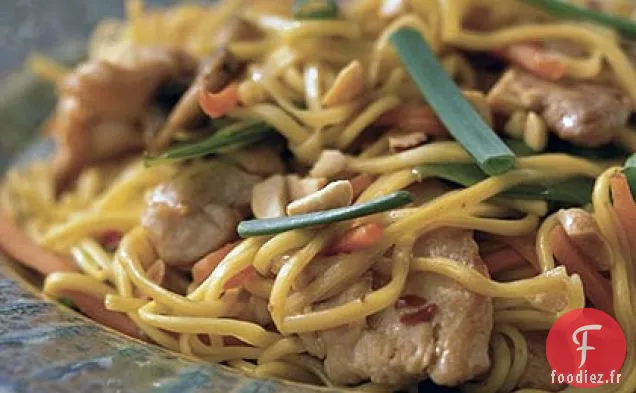 Chow Mein au Poulet et aux Arachides